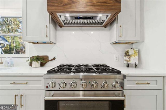 420 Hackberry Court, Roswell, GA 30076