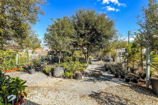 511 W Main Street, Weimar, TX 78962