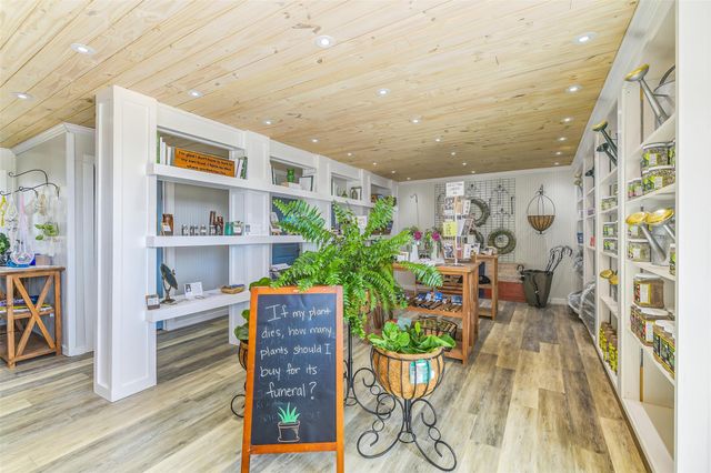 511 W Main Street, Weimar, TX 78962