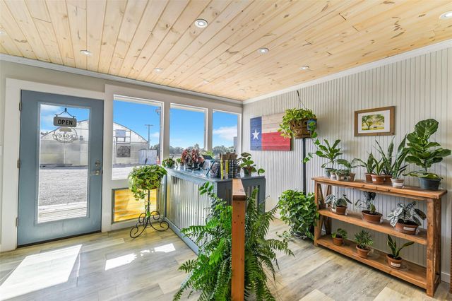 511 W Main Street, Weimar, TX 78962