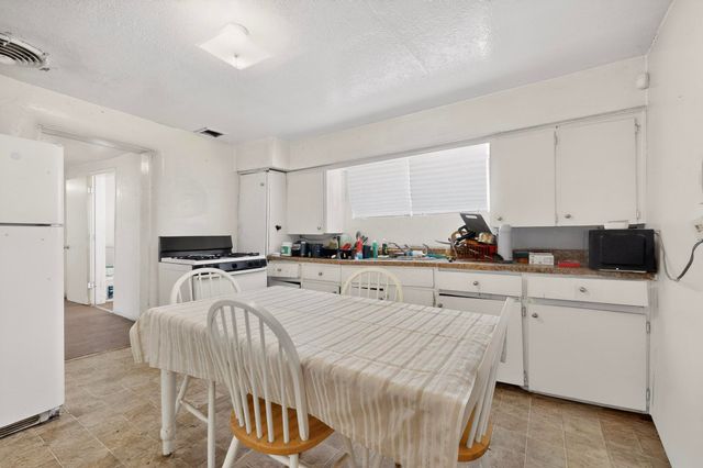 607 & 609 N 6th Street, Belen, NM 87002