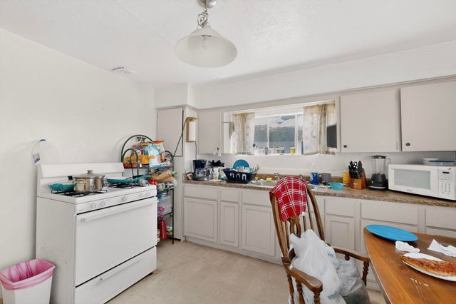 607 & 609 N 6th Street, Belen, NM 87002