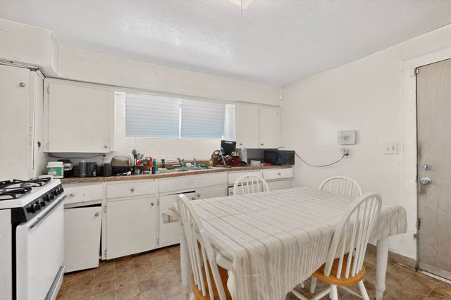 607 & 609 N 6th Street, Belen, NM 87002