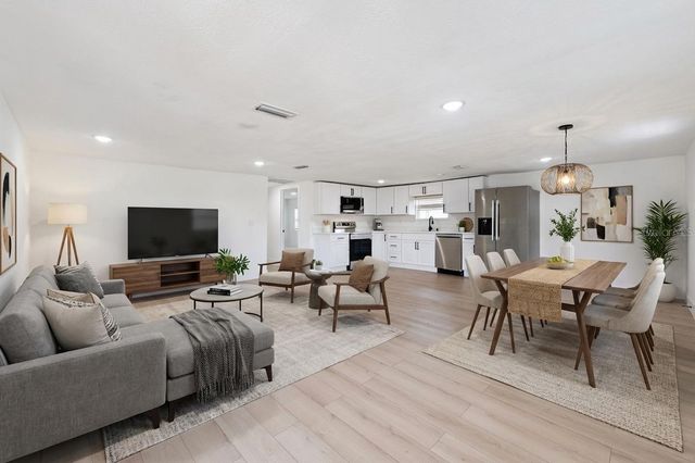 232 NOXON STREET, Auburndale, FL 33823