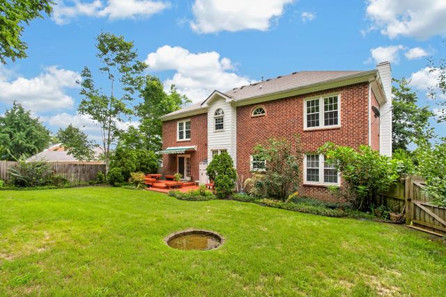 1544 Eller Dr, Nashville, TN 37221