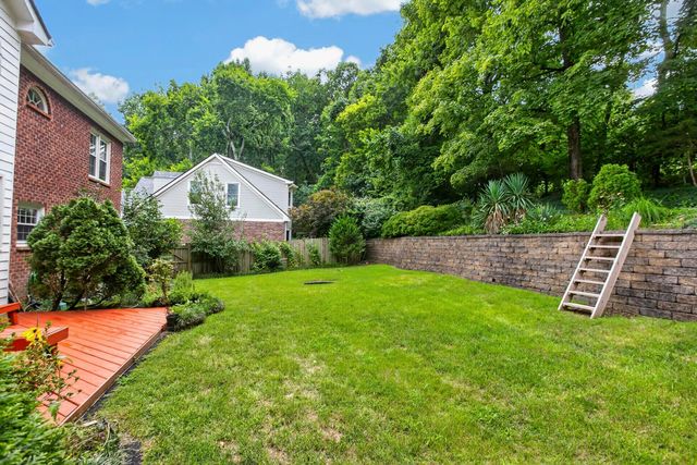 1544 Eller Dr, Nashville, TN 37221