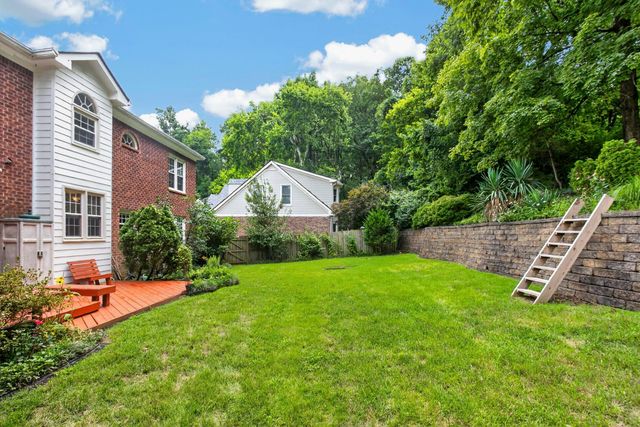 1544 Eller Dr, Nashville, TN 37221