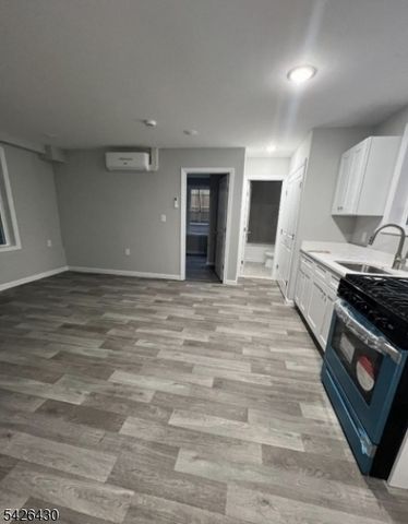 43 Cedar St, Paterson City, NJ 07501