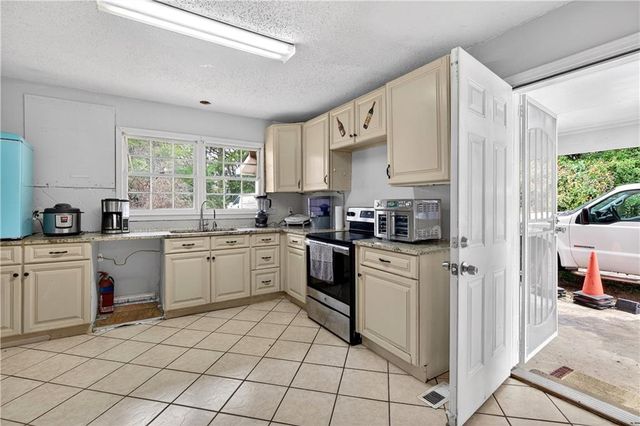 1742 Cardinal Road, Jonesboro, GA 30238