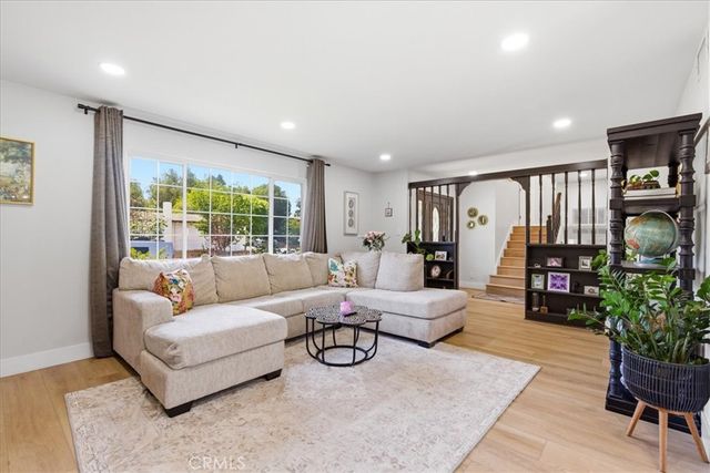 26434 Fairgate, Newhall, CA 91321
