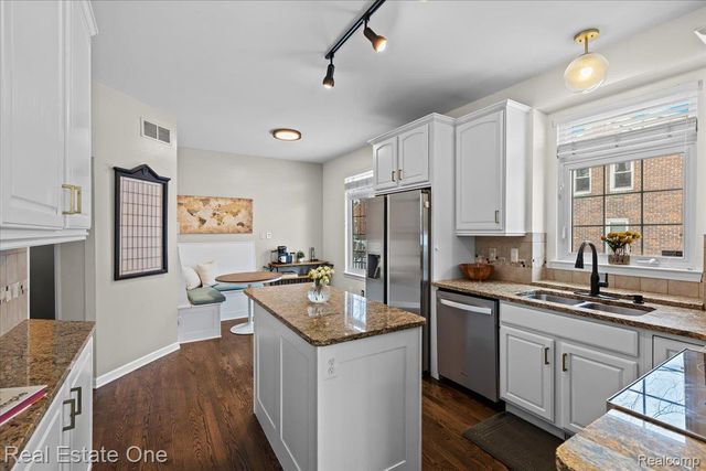 2053 Catalpa Drive, Berkley, MI 48072