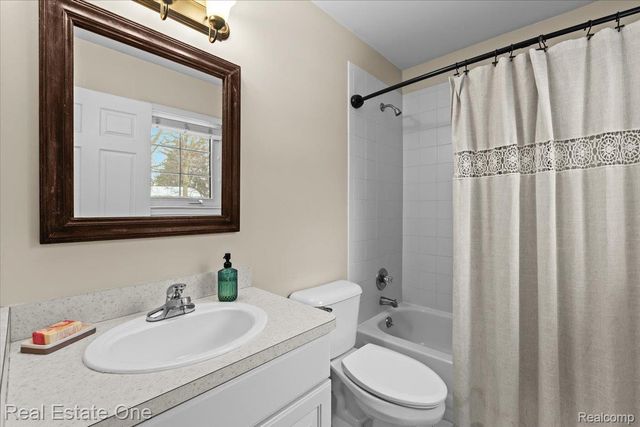 2053 Catalpa Drive, Berkley, MI 48072