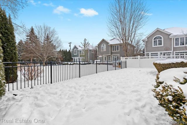 2053 Catalpa Drive, Berkley, MI 48072