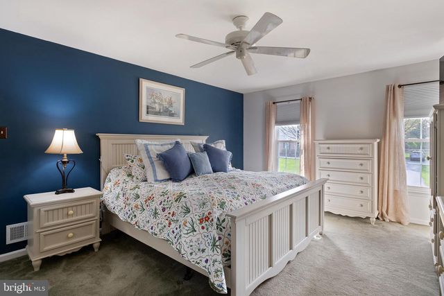 16 REVELSTONE DR, Newark, DE 19711