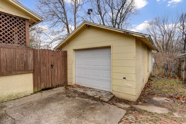 1135 S Ferguson Avenue, Springfield, MO 65807