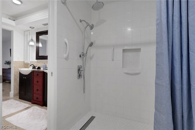 5614 Deauville CT, Cape Coral, FL 33904