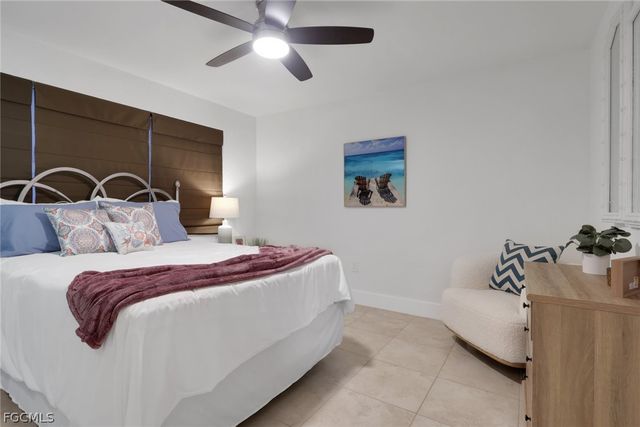 5614 Deauville CT, Cape Coral, FL 33904