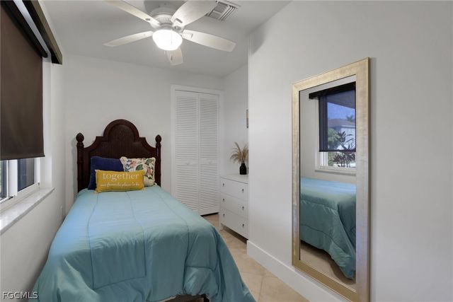 5614 Deauville CT, Cape Coral, FL 33904