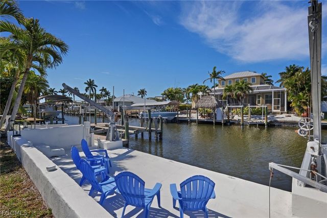 5614 Deauville CT, Cape Coral, FL 33904