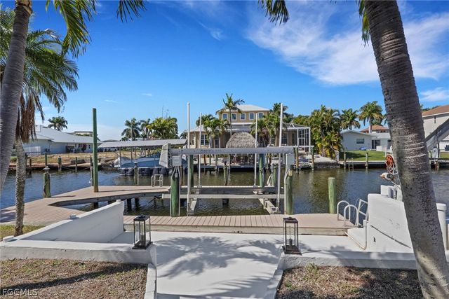 5614 Deauville CT, Cape Coral, FL 33904