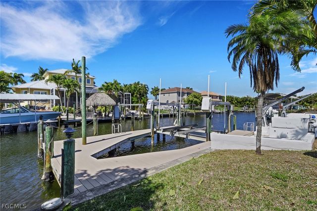 5614 Deauville CT, Cape Coral, FL 33904