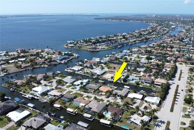 5614 Deauville CT, Cape Coral, FL 33904