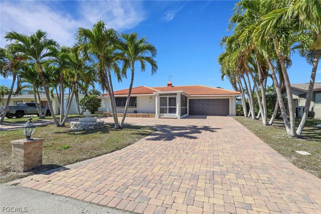 5614 Deauville CT, Cape Coral, FL 33904