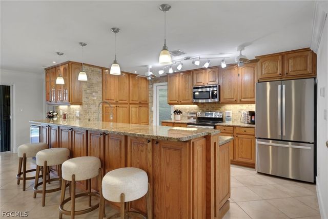 5614 Deauville CT, Cape Coral, FL 33904