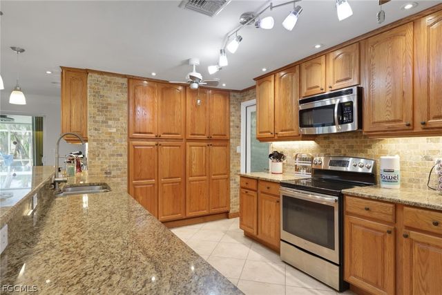 5614 Deauville CT, Cape Coral, FL 33904