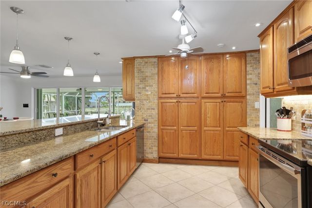 5614 Deauville CT, Cape Coral, FL 33904