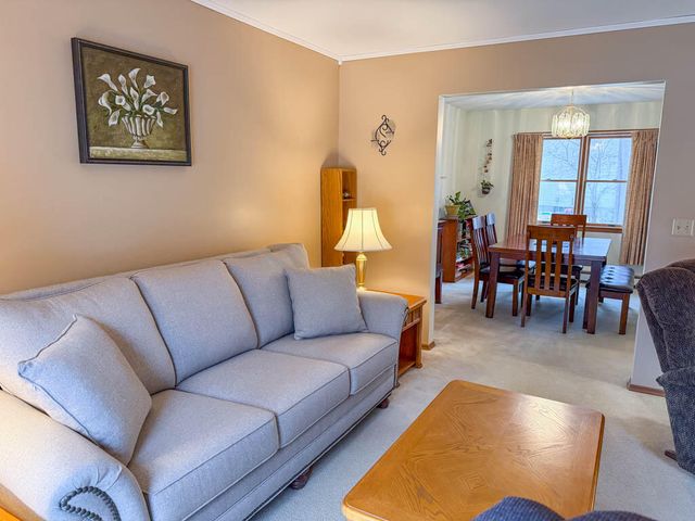 1 Rivers Edge Drive, Morrisonville, NY 12962