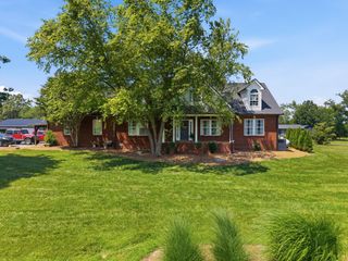 5017 Somerville Rd, Cross Plains, TN 37049