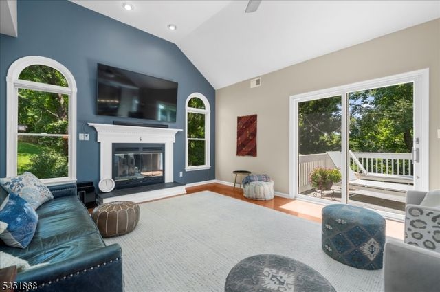 15 Austin Hill Rd, Clinton Twp., NJ 08809
