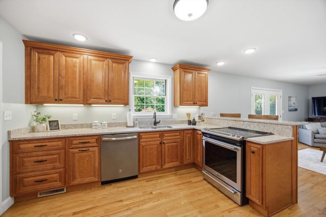 54 Kriswood Drive, Rossville, GA 30741