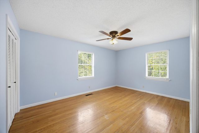 54 Kriswood Drive, Rossville, GA 30741