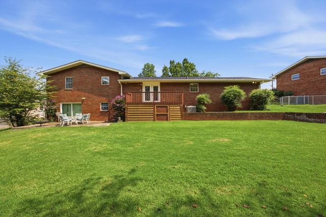 54 Kriswood Drive, Rossville, GA 30741