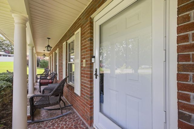 54 Kriswood Drive, Rossville, GA 30741