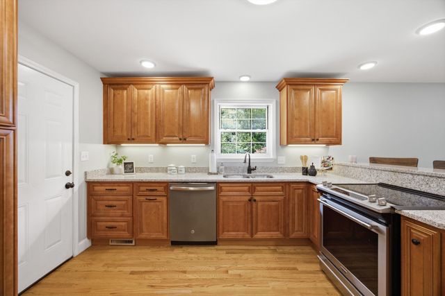 54 Kriswood Drive, Rossville, GA 30741