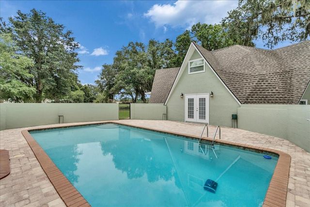 10424 LYONS AVENUE, Lithia, FL 33547