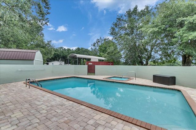 10424 LYONS AVENUE, Lithia, FL 33547