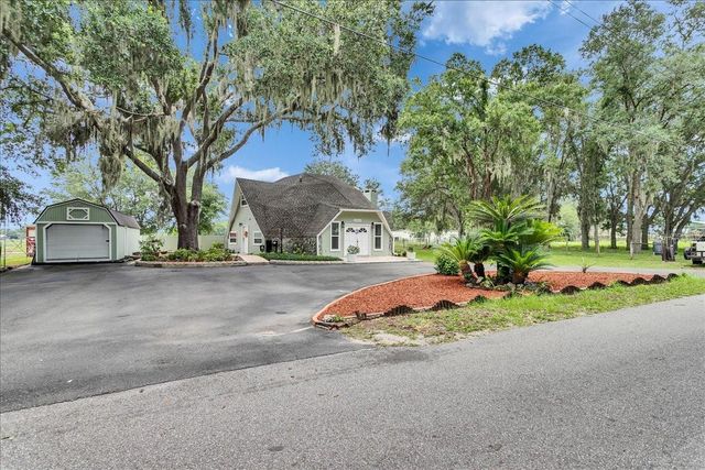 10424 LYONS AVENUE, Lithia, FL 33547