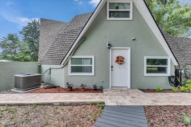 10424 LYONS AVENUE, Lithia, FL 33547
