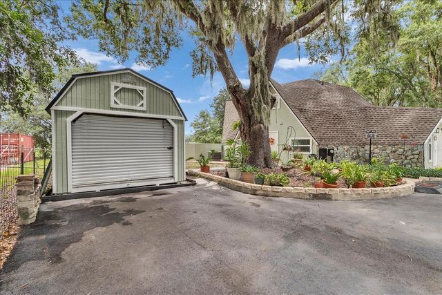 10424 LYONS AVENUE, Lithia, FL 33547