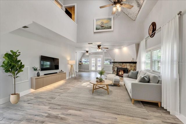 10424 LYONS AVENUE, Lithia, FL 33547