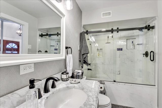10424 LYONS AVENUE, Lithia, FL 33547