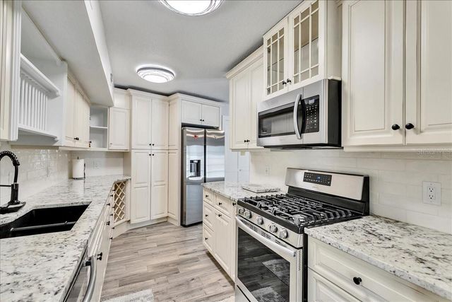 10424 LYONS AVENUE, Lithia, FL 33547