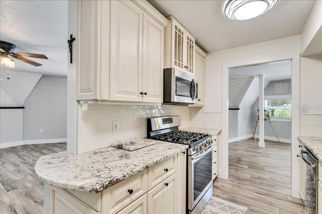 10424 LYONS AVENUE, Lithia, FL 33547