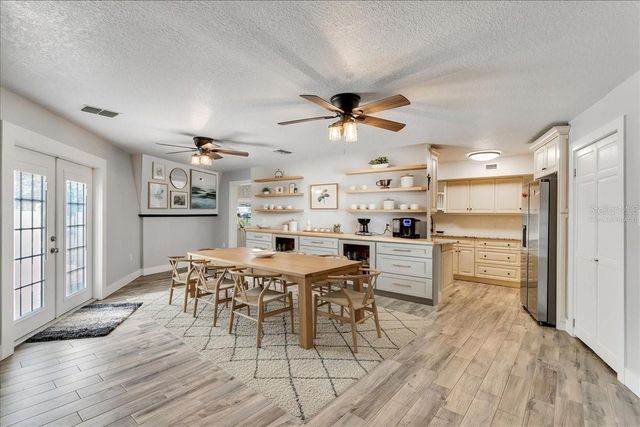 10424 LYONS AVENUE, Lithia, FL 33547