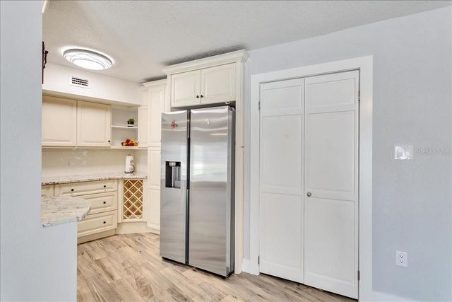 10424 LYONS AVENUE, Lithia, FL 33547