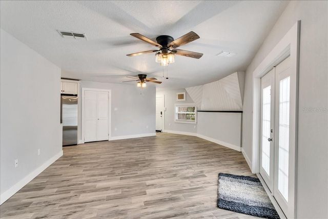 10424 LYONS AVENUE, Lithia, FL 33547